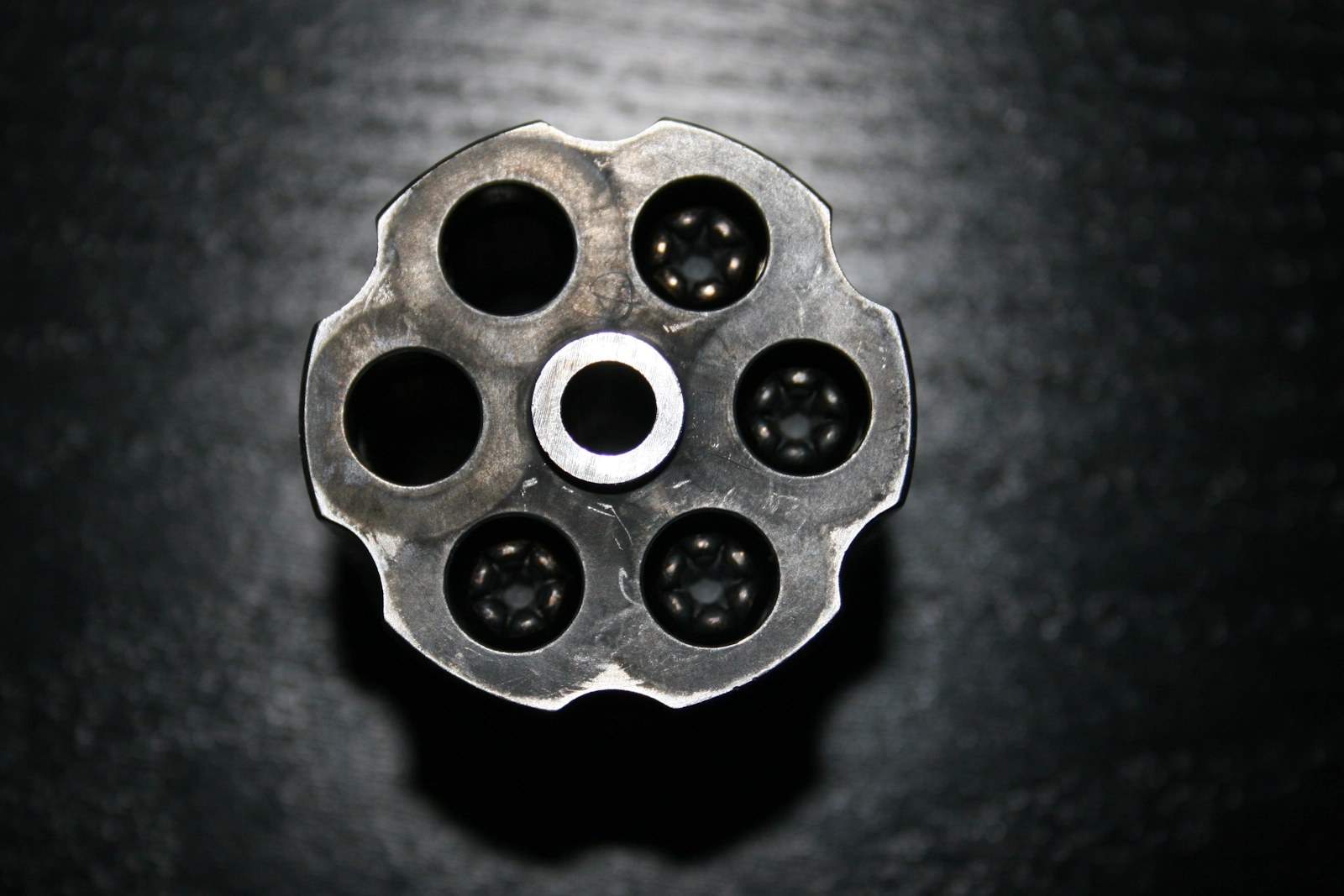 Halos present on a revolver’s cylinder