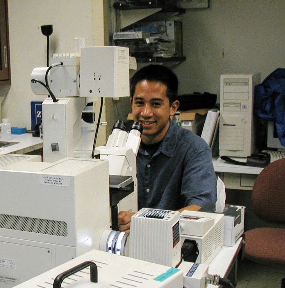 Stephen performing fluorescent microscopy at the NIH